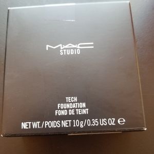 MAC Studio Tech foundation NC20